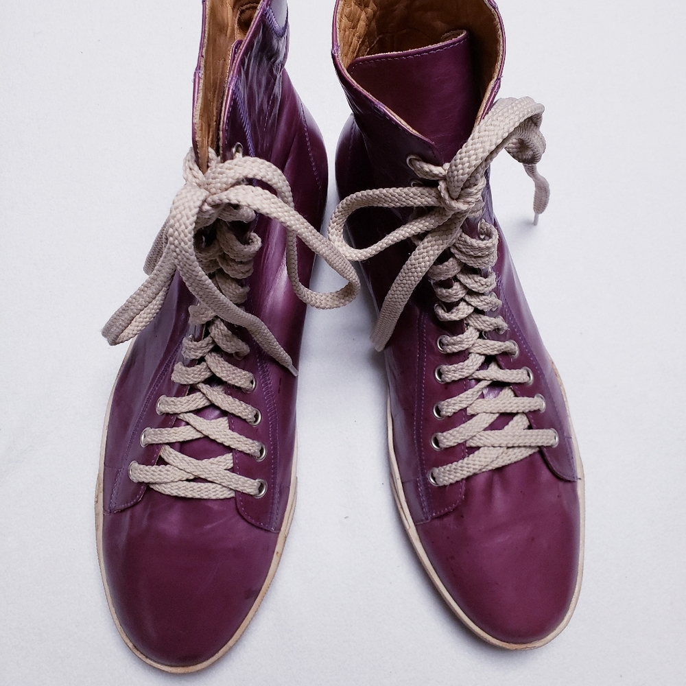 Fire 🔥 Marc Jacobs glossy high top sneakers